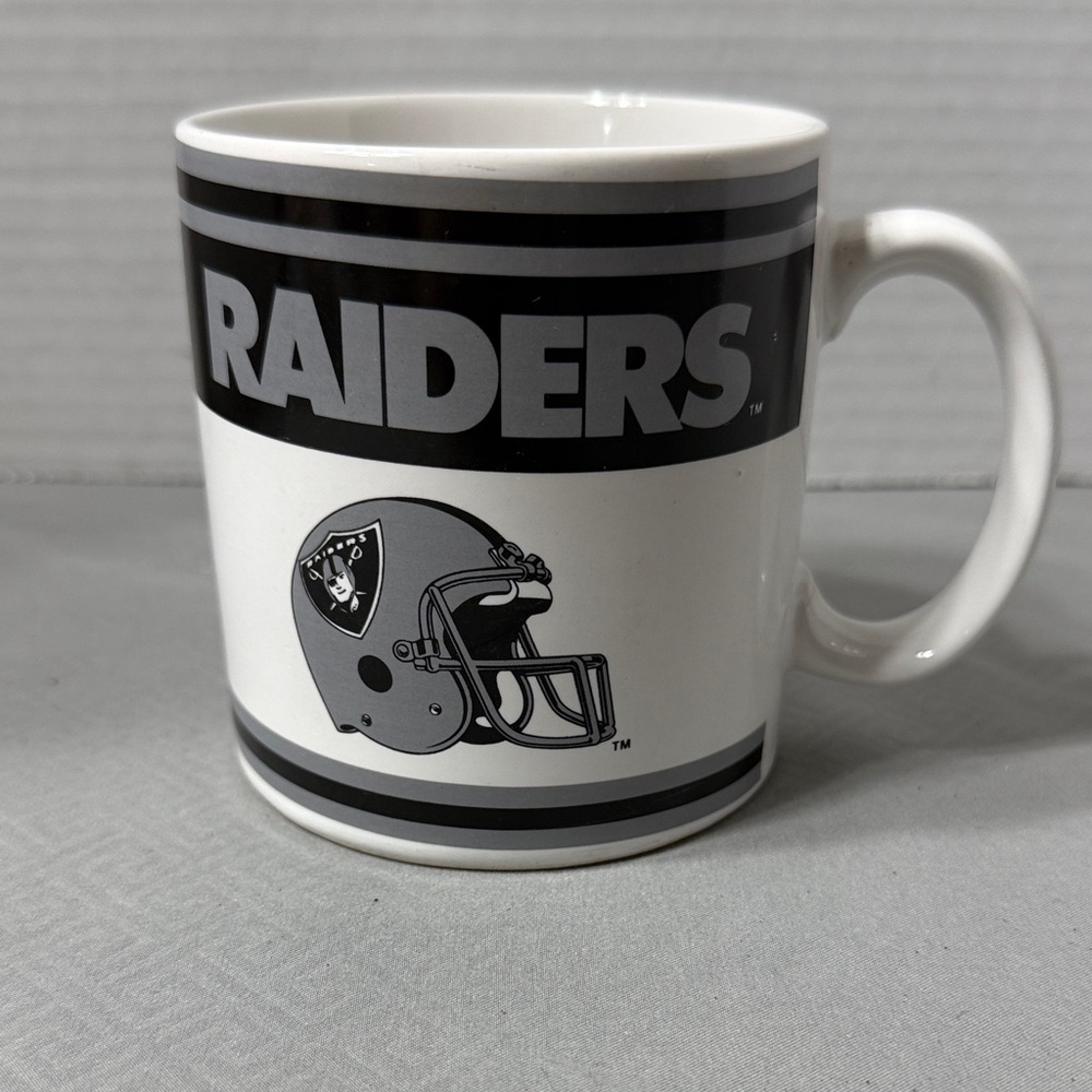 Vintage NFL Oakland Raiders Mug Cup Classic Helmet & Logo Graphics Bold Stripe